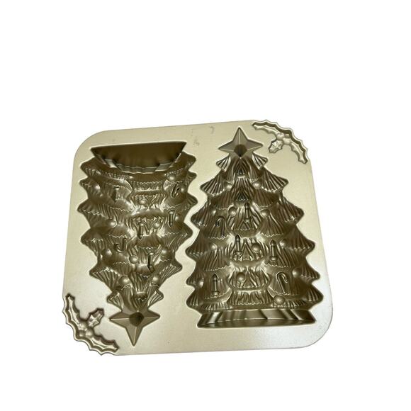 Nordicware Made In U.S.A! 3D Aluminum Christmas Tree Cake Pan 2 Sides 9 Cups - Picture 12 of 12